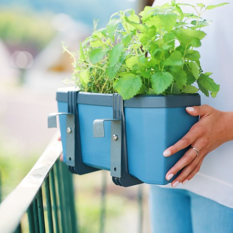 Balcony hanger